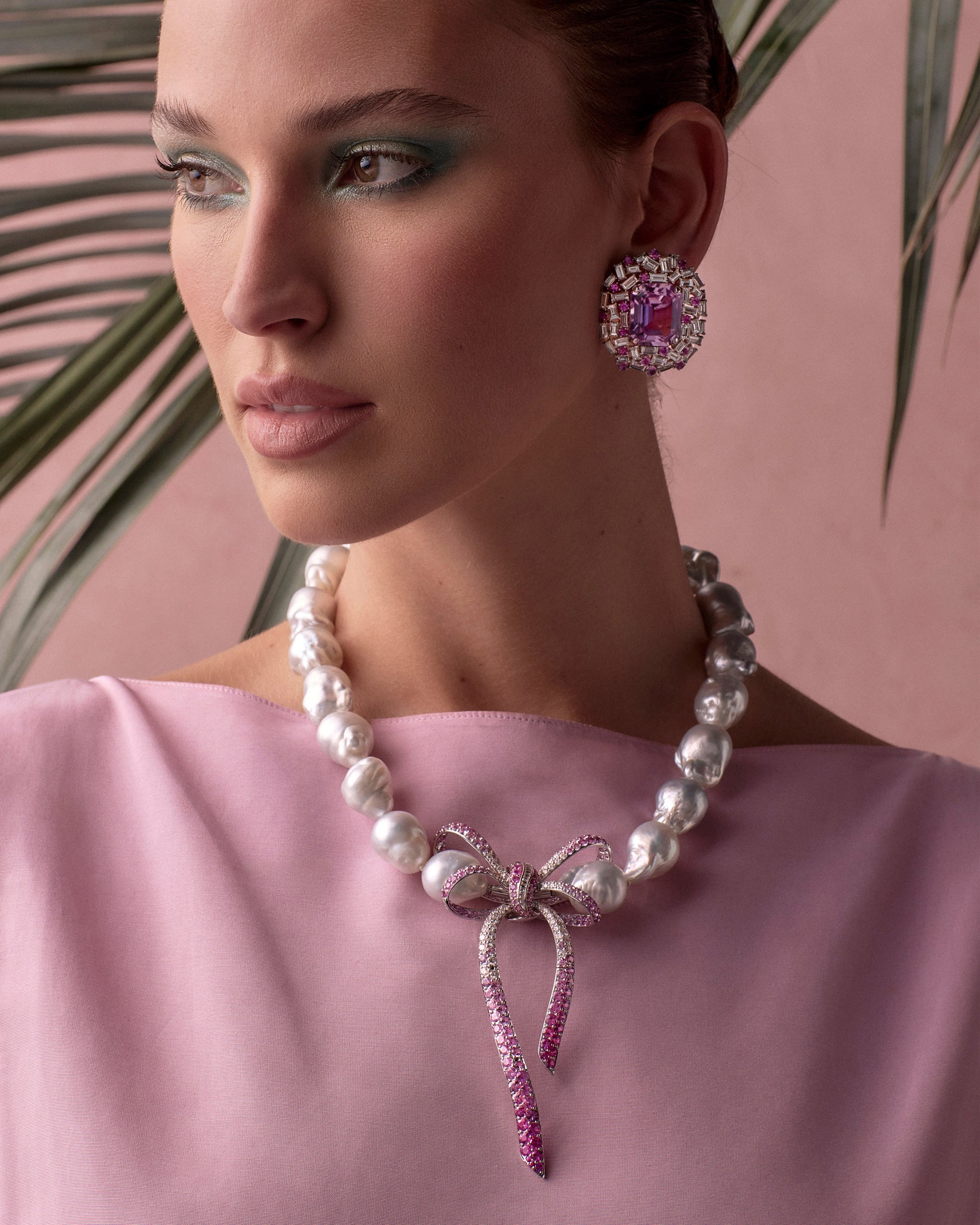 Bow Pendant & Pearl Necklace