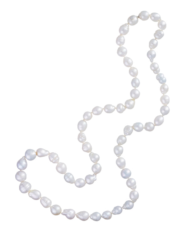 Round South Sea pearl necklace.